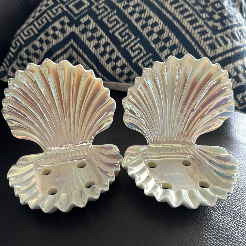 Bath and body works shell soap holder set, iridescent